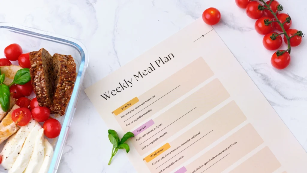 Brain-Boosting-Foods-weekly-meal-plan-with-healthy-lunch-and-tomatoes.