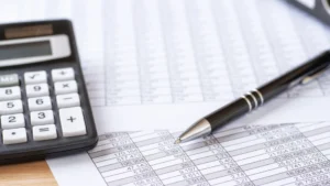 Calculator-pen-and-spreadsheets-Personal-Money-Management-Tips