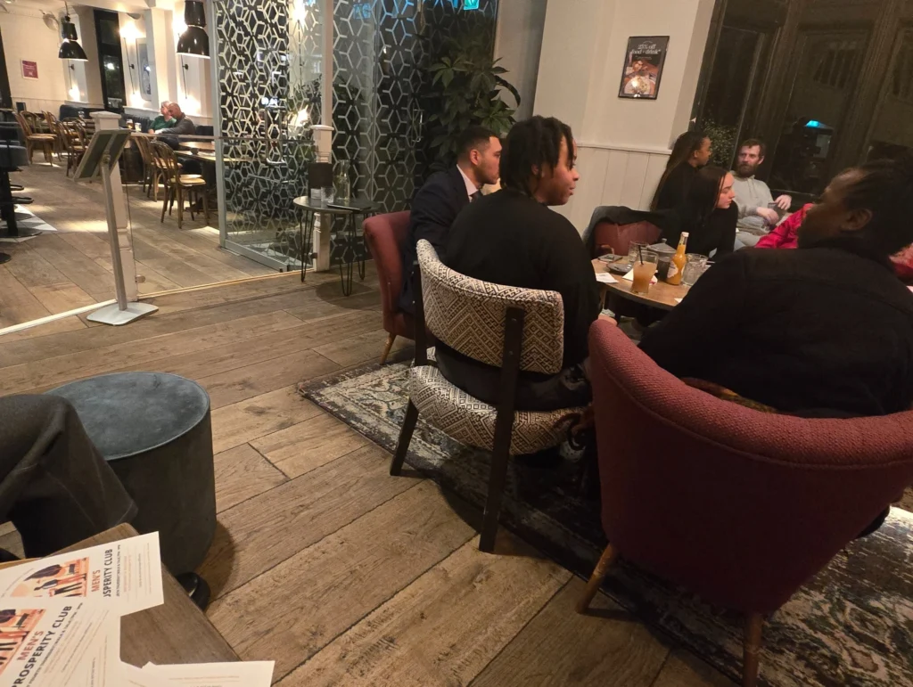 Casual-meeting-at-Mens-Prosperity-Club-event-with-participants-seated-and-enjoying-drinks