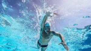 Is-Swimming-Good-for-Weight-Loss-underwater-fitness-training